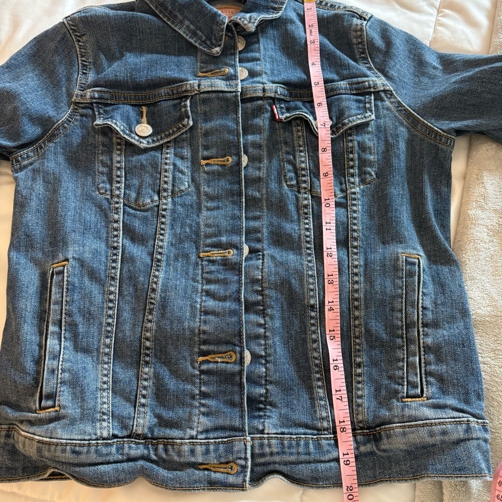 Levi’s Women’s Medium Wash Blue Denim Original Trucker Jacket - Picture 8 of 10